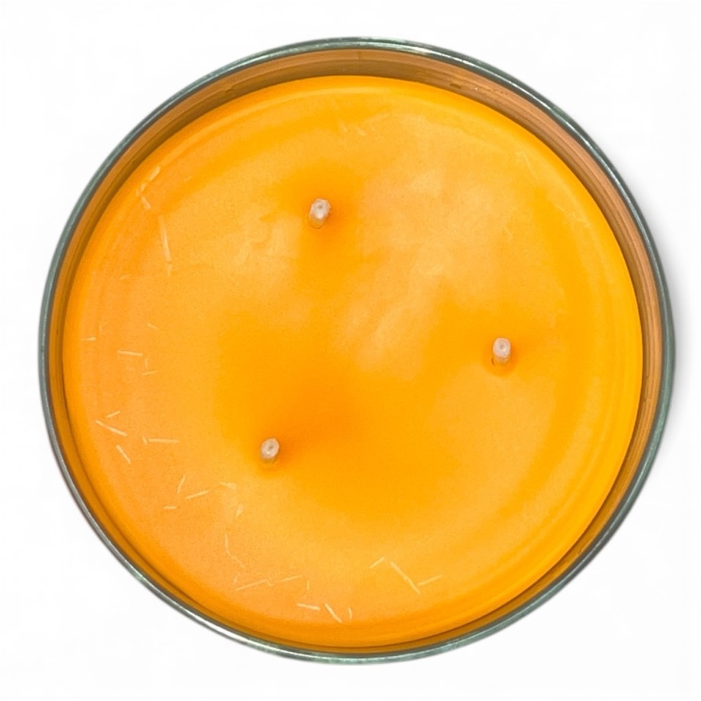 Goose Creek X Peanuts 75 Years The Great Pumpkin 14.5 oz 3-wick Soy Candle - Picture 4 of 4